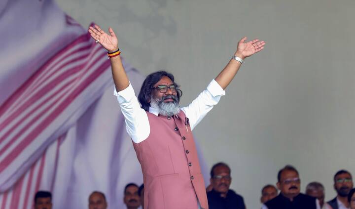 Jharkhand Chief Minister Hemant Soren waves at supporters during his swearing-in ceremony, in Ranchi, Thursday, Nov. 28, 2024. (Image Source: PTI)