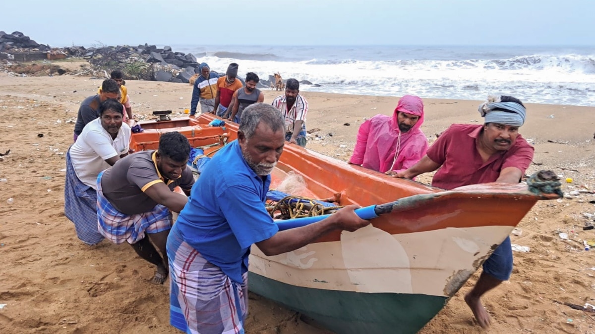 Cyclone Fengal Landfall Likely On Saturday, Orange Alert In Tamil Nadu And Andhra Pradesh