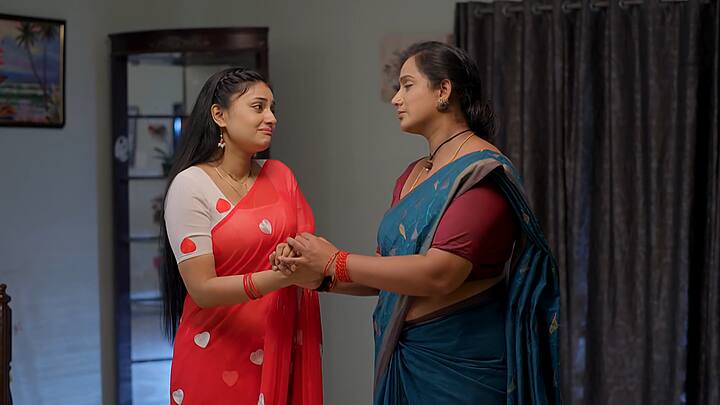 ఆయన రెండో భార్యగా ఉండిపోమని అంటాడేమో మా ఆయన ఒప్పుకోడని చెప్పు అని నవ్వుతుంది. నువ్వు నా మనిషివి అని మావయ్యకి నేను చెప్పేశాను..ఇకపై నువ్వు మరింత జాగ్రత్తగా ఉండాలి. టెస్ట్ రిపోర్ట్ వచ్చేవరకూ మావయ్యకి ప్రతి నిముషం టార్చర్ చేయాలంటుంది. పట్టుబిగించి ఉండాలి గంగ అని చెబుతుంది