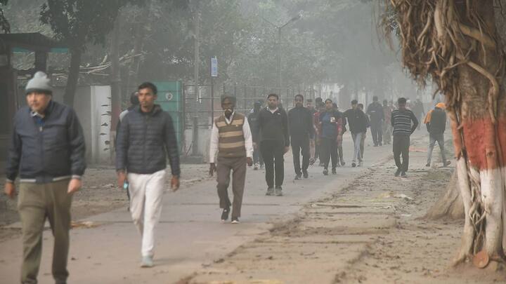 হাওয়া অফিস আরও জানিয়েছে, সপ্তাহান্তে বৃষ্টি হওয়ার আশঙ্কা রয়েছে উপকূলে। সপ্তাহান্তে বৃষ্টি হতে পারে উপকূলের দুই জেলাতে।