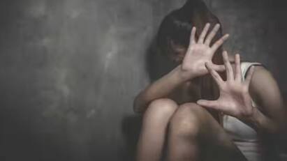 UP Nurse Gang-Raped In Jalaun Stick, Chilli Powder Inserted In Her Private Parts கூட்டு பாலியல் வன்கொடுமை! அந்தரங்க உறுப்பில் மிளகாய் தூள்! - வேதனையின் உச்சிக்கு சென்ற நர்ஸ்! உபியில் கொடூரம்! 