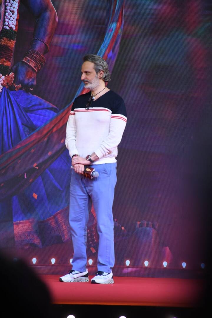 'Pushpa: The Rise' was simultaneously released in Telugu and dubbed versions in Tamil, Kannada, Malayalam and Hindi languages in 2021.