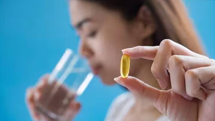 9 વર્ષ અથવા તેથી વધુ ઉંમરના બાળકો, પુખ્ત વયના લોકો, સગર્ભા અને સ્તનપાન કરાવતી સ્ત્રીઓ જે દરરોજ 4,000 IU કરતાં વધુ વિટામિન D લે છે. તેઓને ઉબકા અને ઉલટી થઇ શકે છે. ભૂખ ન લાગવી અને વજન ઘટવું વગેરે તેના સાઇડ ઇફેક્ટ્સ છે.