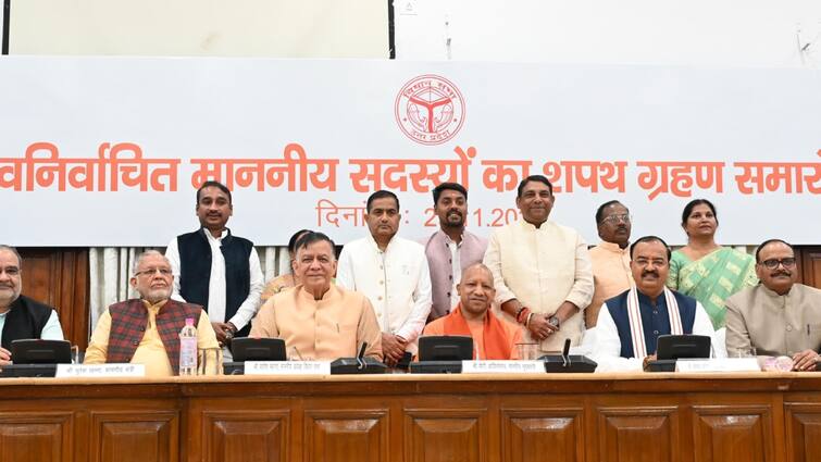 UP Newly elected BJP RLD MLA took oath in Assembly CM Yogi Adityanath and Satish Mahana was present ann यूपी उपचुनाव में जीत दर्ज करने वाले बीजेपी और RLD के विधायकों ने ली शपथ, लिया ये खास संकल्प