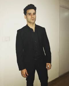 एक्टिंग में फ्लॉप होकर भी सलमान खान से अमीर बना ये एक्टर, जानिए कहां से होती है मोटी कमाई