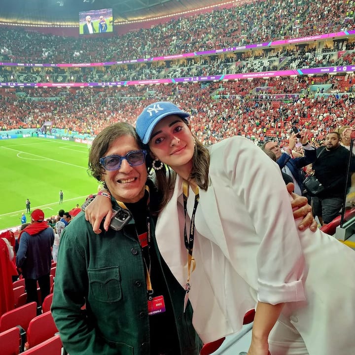 दरअसल अनन्या पांडे अपने पिता चंकी पांडे के साथ 'वी आर युवा' के शो 'बी ए पैरेंट यार' शो में पहुंची थी. जहां दोनों ने अपनी पर्सनल लाइफ की कई किस्से सभी के साथ शेयर किए. इसी दौरान अनन्या ने अपने पिता को इंस्टाग्राम डिलीट करने की सलाह दे डाली.