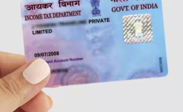 ਪੈਨ 2.0 ਦੇ ਤਹਿਤ ਜਾਰੀ ਕੀਤੇ ਗਏ ਪੈਨ ਕਾਰਡ ਵਿੱਚ ਇੱਕ ਖਾਸ QR ਕੋਡ ਹੋਵੇਗਾ, ਜਿਵੇਂ ਕਿ ਇਹ ਆਧਾਰ ਕਾਰਡ ਵਿੱਚ ਹੈ, ਇਸ QR ਕੋਡ ਨੂੰ ਸਕੈਨ ਕਰਕੇ ਵੈਰੀਫਿਕੇਸ਼ਨ ਪ੍ਰਕਿਰਿਆ ਨੂੰ ਆਸਾਨੀ ਨਾਲ ਔਨਲਾਈਨ ਪੂਰਾ ਕੀਤਾ ਜਾ ਸਕਦਾ ਹੈ।