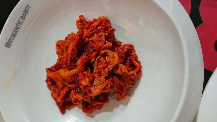 साधारणपणे आपल्याला सगळ्या पदार्थात लाल तिखट टाकायला आवडते.