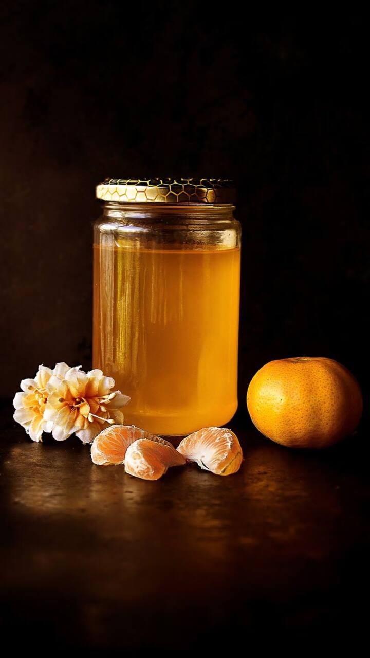 ઝડપથી વજન ઘટાડવા માટે તમે ઘરેલું ઉપચાર પણ અપનાવી શકો છો. તમારા ભોજનમાં મધનો સમાવેશ કરો, તે વજન ઘટાડવામાં મદદ કરશે. મધથી તમારું વજન ઘટશે અને તમારા સ્વાસ્થ્યને પણ ઘણા ફાયદા થશે.