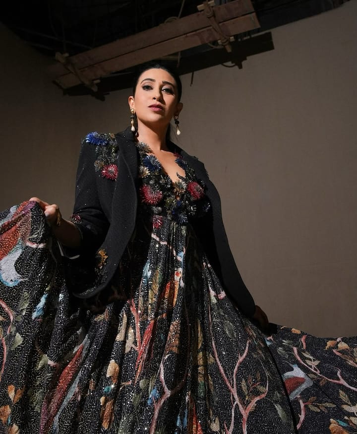 करिश्मा अपने पति के टॉर्चर से तंग आ गई थी. इसलिए उन्होंने अपनी 13 साल की शादी तोड़ दी. आज एक्ट्रेस अपने दोनों बच्चों के साथ सिंगल लाइफ बिता रही हैं. उन्होंने दोबारा शादी नहीं की.