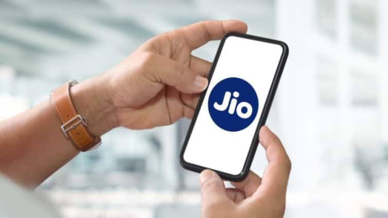 डेली 2GB डेटा के साथ 20GB डेटा मिलेगा Free, बस इतनी कीमत में Jio दे रहा किफायती ऑफर