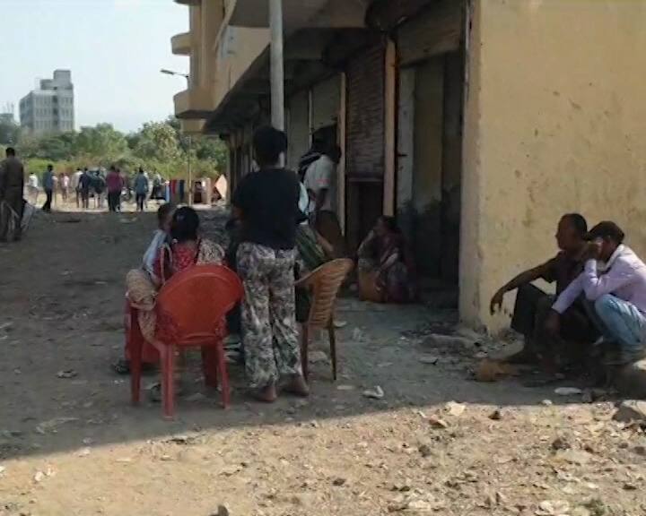यावेळी स्थानिकांनी विरोधही केला, मात्र प्रशासनासमोर ते हतबल झाल्याचं दिसून आलं.