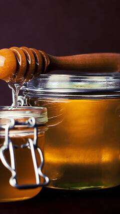 Health Tips: શિયાળામાં મધનું સેવન કરવાથી મળશે અનેક ફાયદા, અનેક રોગોમાંથી મળશે છૂટકારો