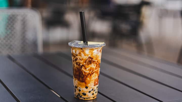 Boba Drinks: Boba drinks, have become a trendy and refreshing treat for kids. These drinks milk with chewy baba pearls that sit at the bottom, providing an interesting texture contrast. Kids can choose from fruity options like mango, strawberry, & chocolate and vanilla milk-based drinks. The soft, chewy boba pearls offer a fun sipping experience that keeps kids engaged while they enjoy their sweet, flavourful drink. (Image source: Canva)