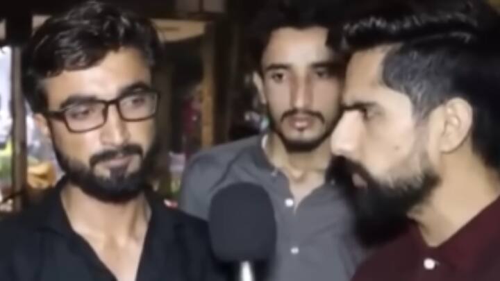 पाकिपाकिस्तान की जनता ने सरकार से सवाल किया कि हम देश में चल रहे महंगाई और बेरोजगारी जैसे मुद्दो को छोड़कर क्यों सिर्फ कश्मीर को जोड़ने पर इतना ध्यान दे रहे हैं. उन्होनें कहा कि भारत के प्रति इतनी नफरत रखने से हमारे देश का कुछ भी भला नहीं होना है. अगर पाकिस्तान की जनता जागरूक होकर नफरत फैलाने वालों का साथ देना बंद कर दे, तो शायद हमारे हालात भविष्य में अच्छे हो सकते हैं.स्तान की जनता ने सरकार से सवाल किया कि हम देश में चल रहे महंगाई और बेरोजगारी आदि जैसे मुद्दो को छोड़ क्यों सिर्फ कश्मीर को जोड़ने पर इतना ध्यान दे रहे हैं. उन्होनें कहा कि भारत के प्रति इतनी नफरत रखने से हमारे देश का कुछ भी भला नहीं होना है. अगर पाकिस्तान की जनता जागरूक होकर नफरत फैलाने वालो का साथ देना बंद कर दे, तो शायद हमारे हालात भविष्य में अच्छे हो सकते हैं.