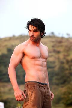 એક્ટિંગમાં ફ્લોપ થવા છતાં સલમાન ખાન કરતાં પણ વધુ અમીર બન્યો આ એક્ટર, જાણો ક્યાંથી કમાય છે મોટી કમાણી