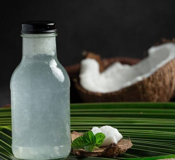 Coconut water contains anti-oxidants, which help in fighting diseases during the winter season. Coconut water contains nutrients like Vitamin C, B, Calcium and Magnesium.