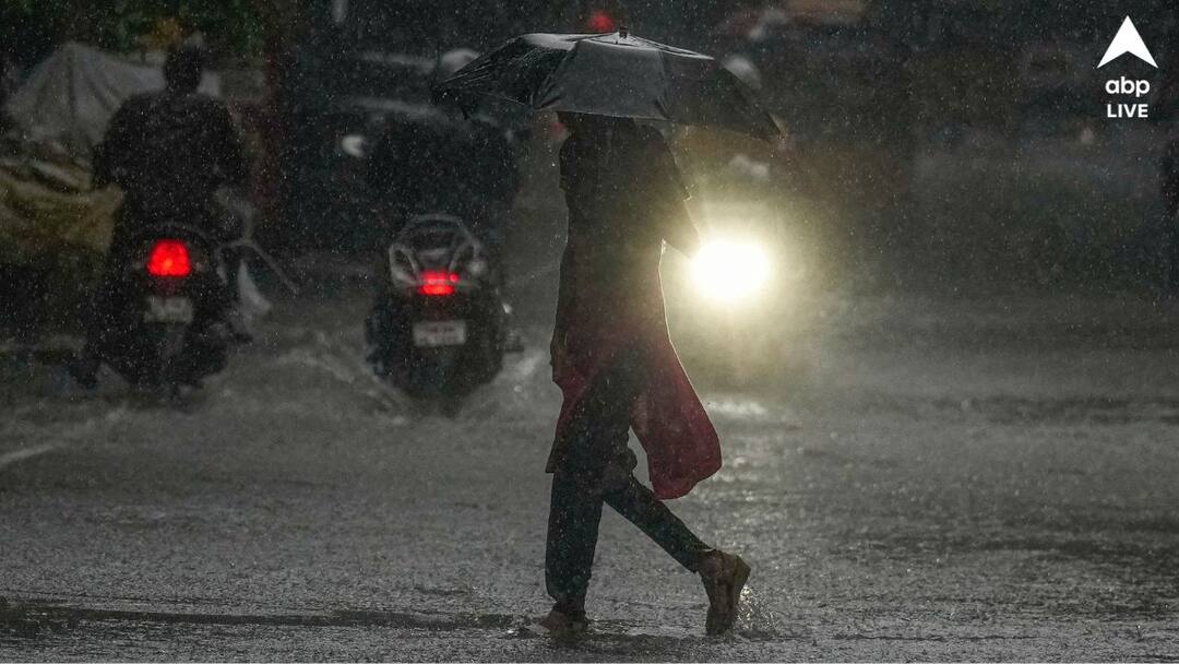 Cyclone Fengal : ঘূর্ণিঝড় ফেনজালের ল্যান্ডফল প্রক্রিয়া শুরু, কী প্রভাব বঙ্গে ? Cyclone Fengal has started making landfall near the Puducherry coast Know its impact in West Bengal Cyclone Fengal : ঘূর্ণিঝড় ফেনজালের ল্যান্ডফল প্রক্রিয়া শুরু, কী প্রভাব বঙ্গে ?