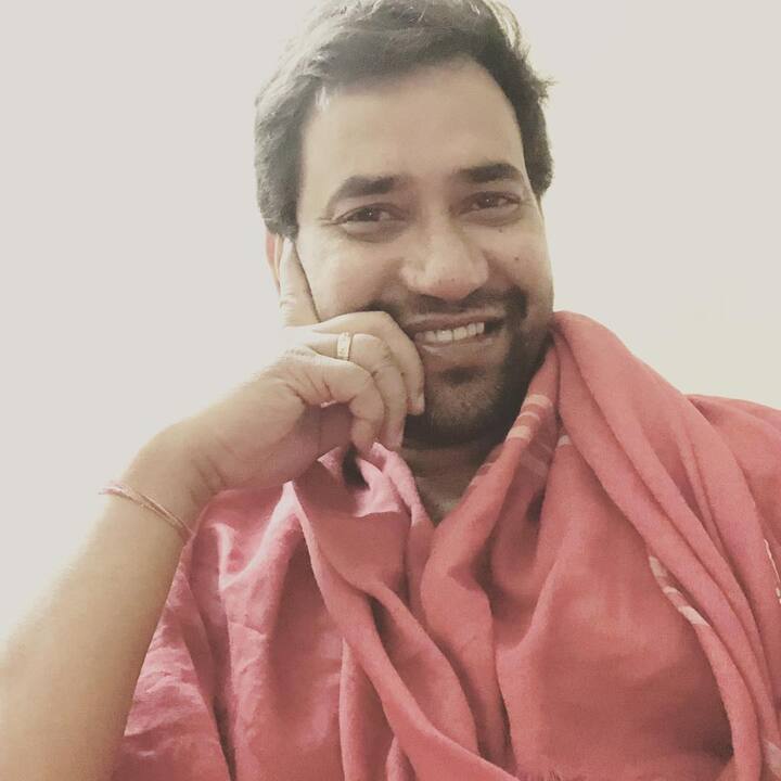 भोजपुरी सिनेमा में कैसे शुरू हुआ अश्लील गानों का चलन? निरहुआ ने खोली पोल 3 निरहुआ ने कहा कि मैं आपके शो से ये साफ करना चाहता हूं कि भोजपुरी सिनेमा को बिना वजह के ही बदनाम करने की कोशिश की जा रही है.