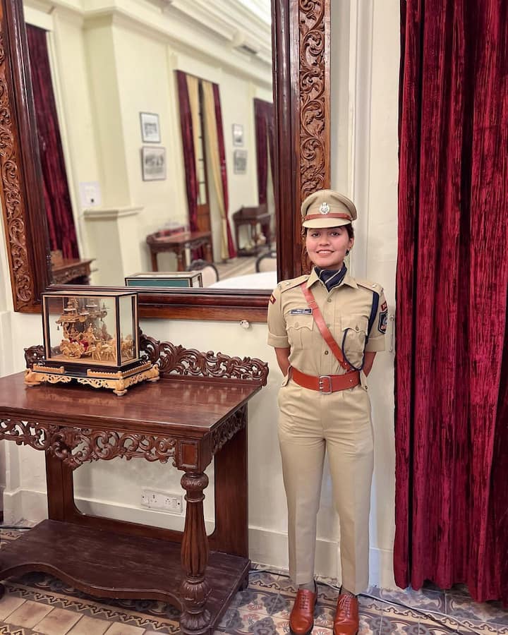 त्या सध्या उत्तर प्रदेशमध्ये गोरखपूरच्या ASP म्हणजेच सहाय्यक पोलीस अधीक्षक पदावर कार्यरत आहेत.