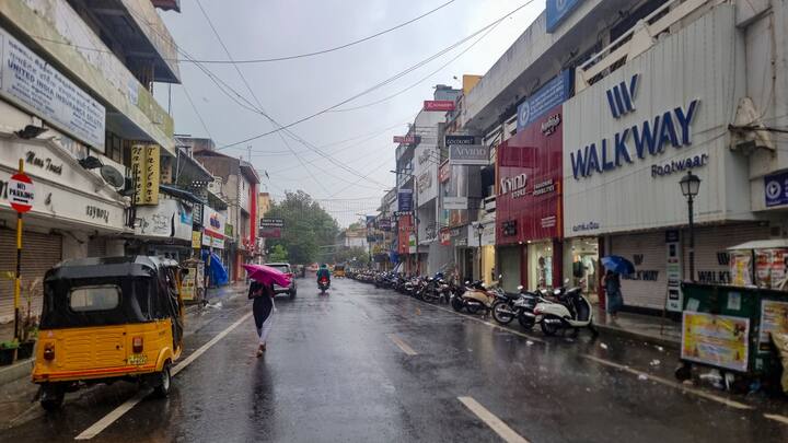 Commuters amid rain owing to Cyclone Fengal, in Puducherry, Saturday, Nov. 30, 2024. (Image Source: PTI)