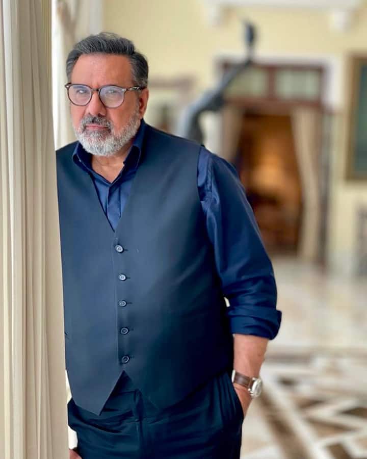 बोमन ईरानी ने बॉलीवुड में अपने करियर की शुरुआत शाहरुख खान की फिल्म ‘जोश’ में एक किरदार के साथ की थी. उस वक्त वो 41 साल के थे. हालांकि एक्टिंग में आने से पहले बोमन ईरानी ने कई फील्ड्स में हाथ भी आजमाए थे.