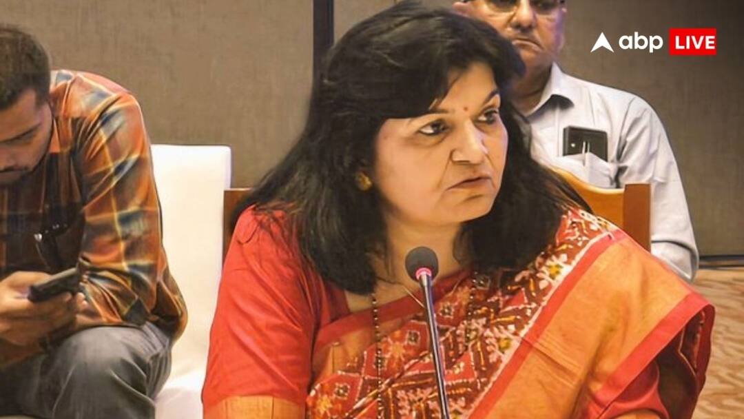 Waqf Bill: शीतकालीन सत्र में नहीं पेश होगी वक्फ संशोधन बिल पर JPC की रिपोर्ट, जानें क्यों बढ़ी तारीख Waqf Amendment Bill Aparajita Sarangi tells Report will be presented in Budget session 2025 attack opposition Waqf Bill: शीतकालीन सत्र में नहीं पेश होगी वक्फ संशोधन बिल पर JPC की रिपोर्ट, जानें क्यों बढ़ी तारीख