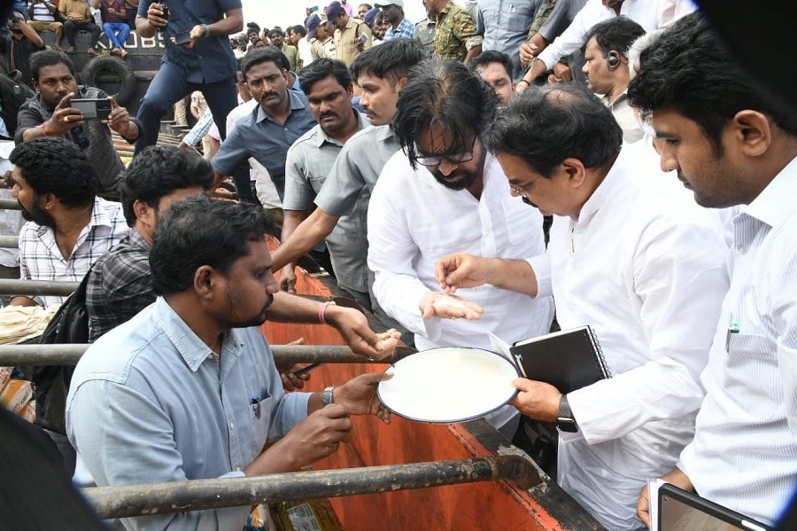 PDS Rice At Kakinada Port: బియ్యం ఎగుమతుల్లో బినామీల బాగోతం, కాకినాడ పోర్టులో ఏం జరుగుతోంది?