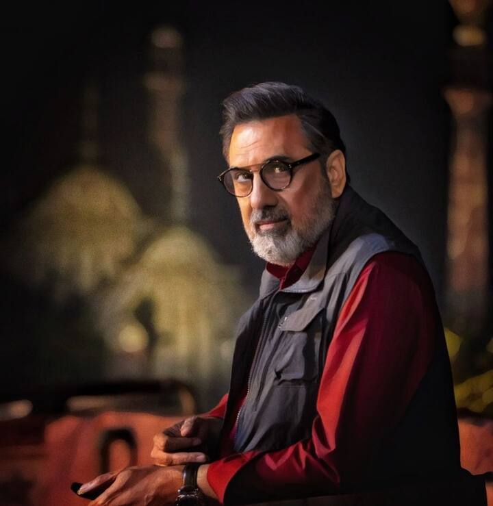 हालांकि बोमन का मन एक्टिंग और डायरेक्शन की तरफ था तो उन्होंने इस काम को छोड़ दिया. उन्होंने हंसराज सिंधिया की देखरेख में एक्टिंग के गुर सीखे और काफी थिएटर भी किया. थिएटर की पहचान से मदद मिली और उन्होंने फिल्म जोश के जरिए 41 साल की उम्र में एक्टिंग करियर की शुरुआत की. इसके बाद बोमन ने अलग अलग फिल्मों में एक से बढ़कर एक किरदार निभाए और अपनी पहचान एक कामयाब एक्टर के तौर पर स्थापित