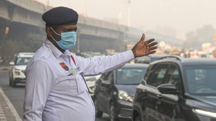 No Respite From Pollution As Delhi AQI Remains 'Very Poor'