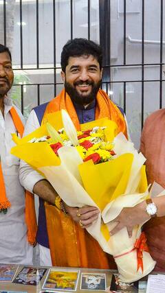 फडणवीस या शिंदे नहीं महाराष्ट्र सीएम के लिए इस शख्स की चर्चा