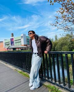 मुंबई में गुजारे के लिए नहीं थे पैसे, आज एक फिल्म के करोड़ों चार्ज करता है बॉलीवुड का ये चॉकलेटी बॉय