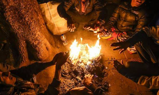 આગામી સમયમાં કડકડતી ઠંડી પડવાની હવામાન વિભાગે આગાહી કરી છે. આગામી ત્રણ દિવસ લઘુત્તમ તાપમાનમાં ફેરફારની સંભાવના નહિવત છે.