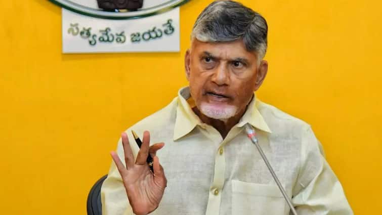 Andhra Pradesh CM Chandrababu Naidu Said only Couple with more two Children Contest in Local Election 'कम से कम दो बच्चे करो तब इलेक्शन लड़ो', आंध्र प्रदेश के स्थानीय चुनाव पर सीएम नायडू का फरमान