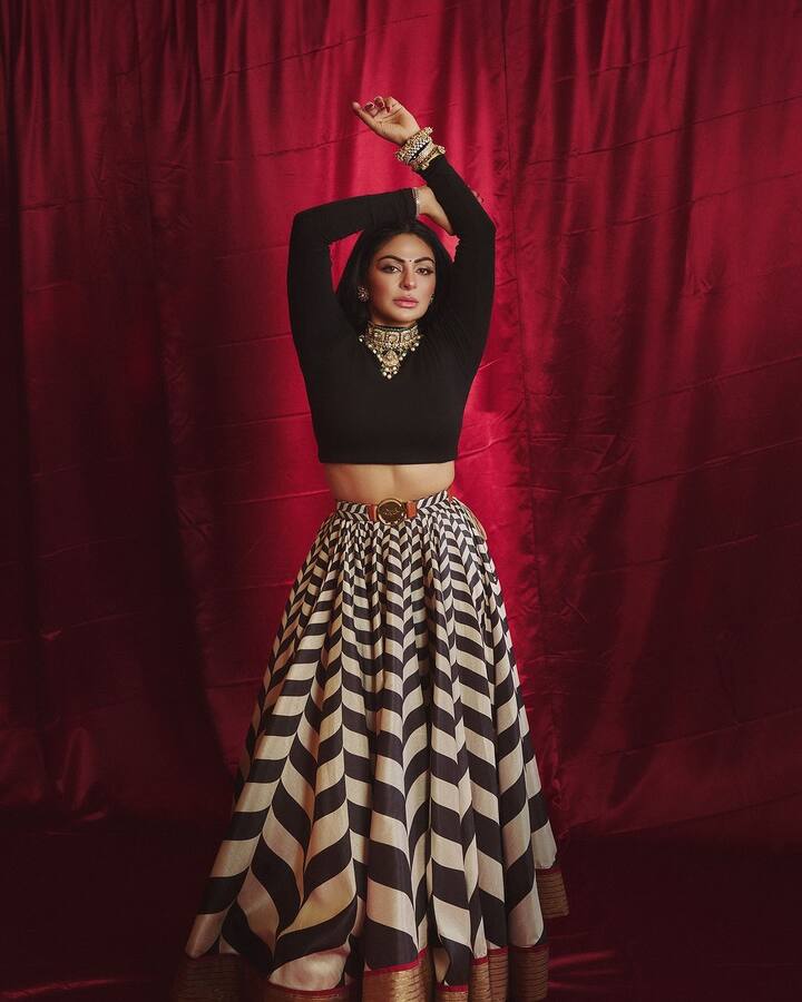 बता दें कि नीरू बाजवा आज पंजाबी सिनेमा की हाईएस्ट पेड एक्ट्रेस हैं. जो दिलजीत दोसांझ जैसे सुपरस्टार के साथ भी हिट फिल्में दे चुकी हैं.