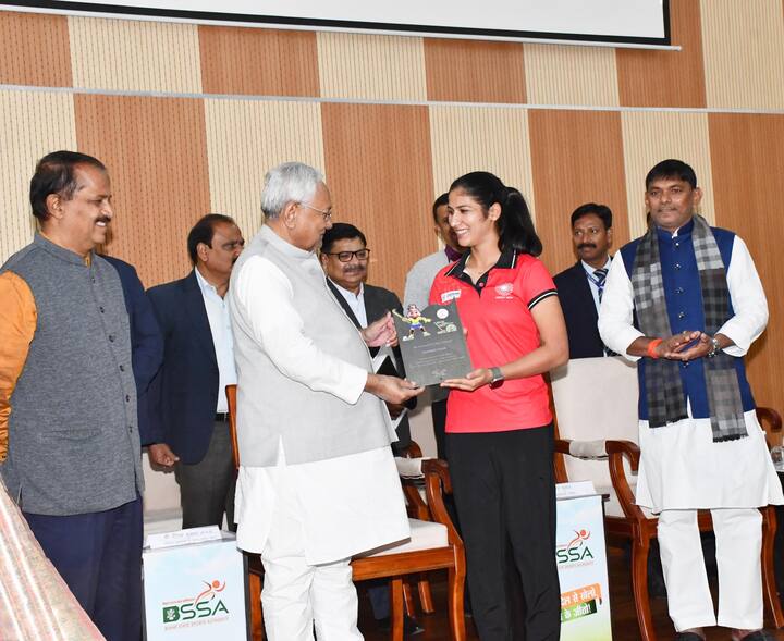 कार्यक्रम में खेल विभाग और बिहार राज्य खेल प्राधिकरण द्वारा निर्मित, बिहार विमेंस एशियन हॉकी चैंपियंस ट्रॉफी के सफल आयोजन से संबंधित वृत्तचित्र दिखाई गई.