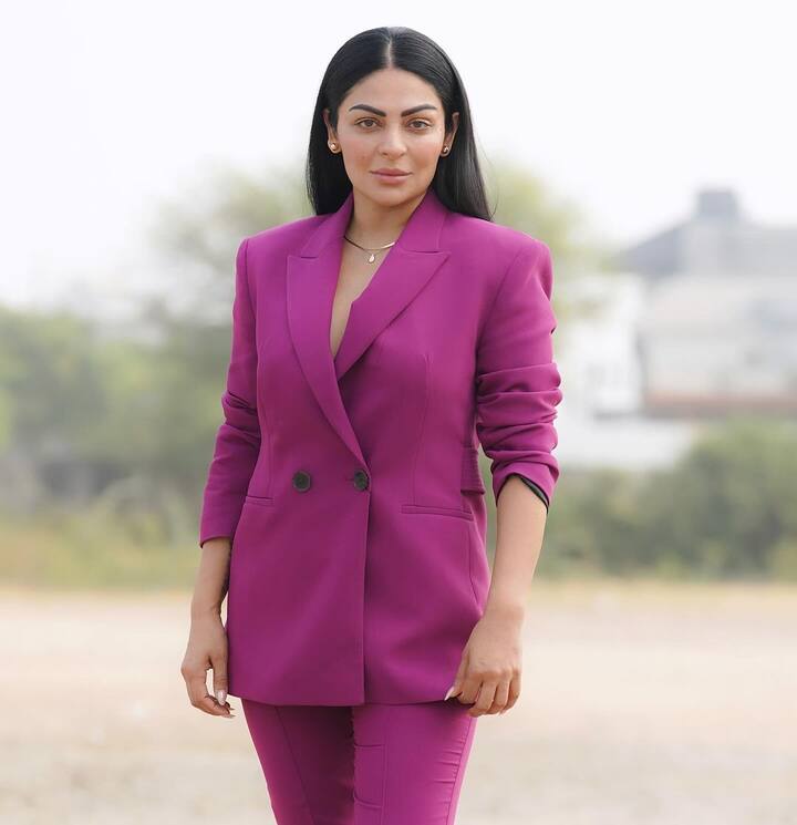 नीरू बाजवा का जन्म कनाडा में हुआ था. लेकिन हीरोइन बनने का शौक उन्हें मुंबई ले आया. यहां आकर उन्होंने खूब स्ट्रगल किया.