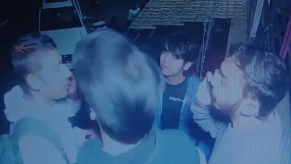 Nagpur Crime: मध्यरात्री घरात घुसून फोडून काढलं, जखमी तरुणाला पहिल्या मजल्यावरून फेकणार तोच..