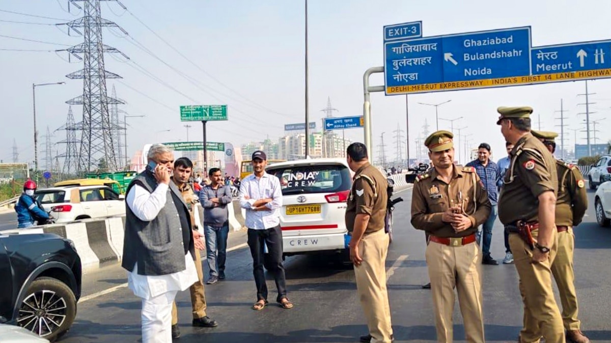 संभल में नेताओं की नो एंट्री! सपा डेलिगेशन को बॉर्डर पर पुलिस ने रोका, दिनभर चला सियासी ड्रमा