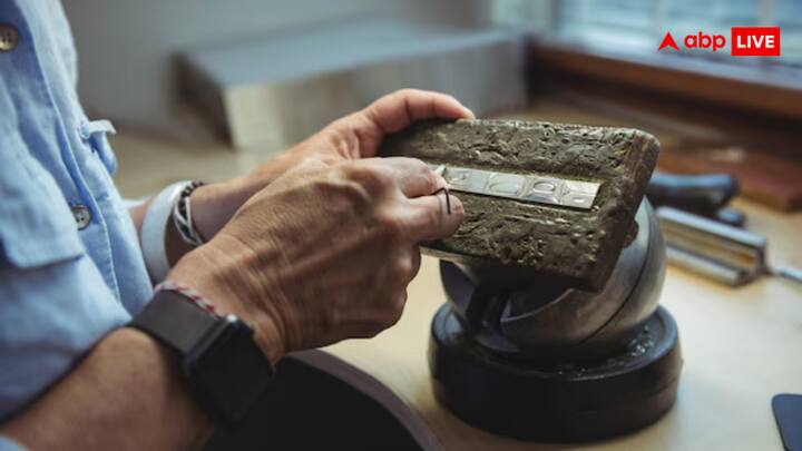 सतपाल अरोड़ा बताते हैं कि उन्हें लॉ करने का मन था लेकिन बीए में नंबर कम होने की वजह से उन्हें एडमिशन नहीं मिल रहा था. ख्वा उन्होंने एमए का फॉर्म भरा और फर्स्ट डिवीजन से इसे पास कर लॉ में दाखिला ले लिया.