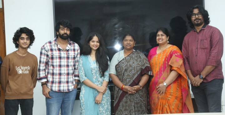 ఆమని, వికాస్ వశిష్ఠ, మౌనిక రెడ్డి, ప్రగతి, కేదార్ శంకర్, ప్రమోదినీ 'నారి' సినిమాలో కీలక పాత్రల్లో నటించారు. శ్రీమతి శశి వంటిపల్లి నిర్మించారు. సెన్సార్ సహా అన్ని పనులు పూర్తి చేసుకున్న 'నారి' చిత్రాన్ని డిసెంబర్ 25న థియేటర్లలో విడుదల చేయనున్నారు.