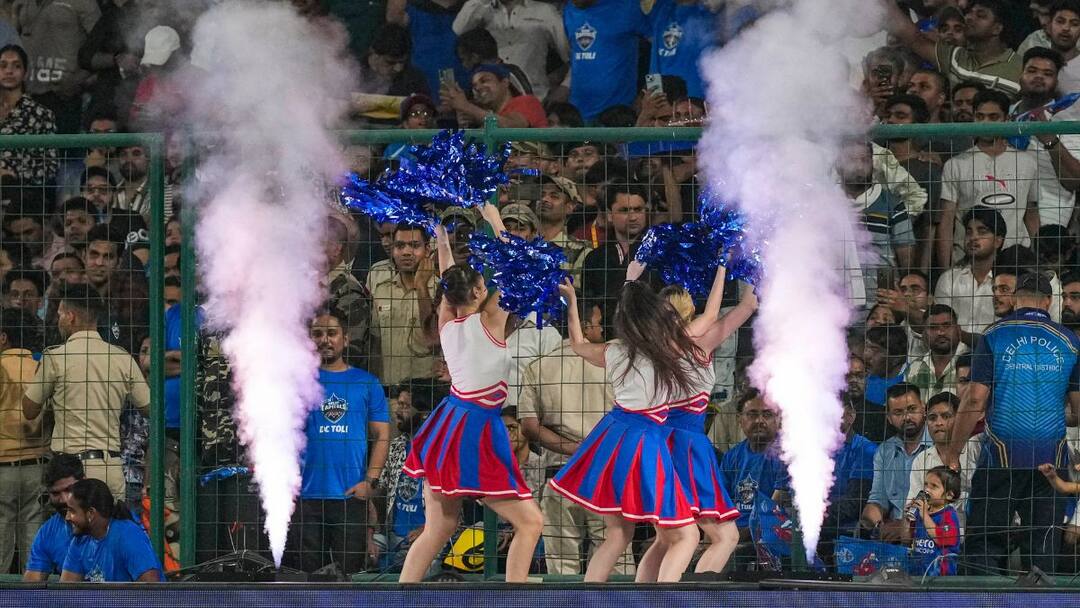 एक ही मैच में इतने रुपये कमा लेती हैं चीयरलीडर्स? जानकर आपको भी लगेगा झटका IPL Cheerleaders Salary you will be shocked after knowing it MI KKR RCB CSK DC एक ही मैच में इतने रुपये कमा लेती हैं चीयरलीडर्स? जानकर आपको भी लगेगा झटका