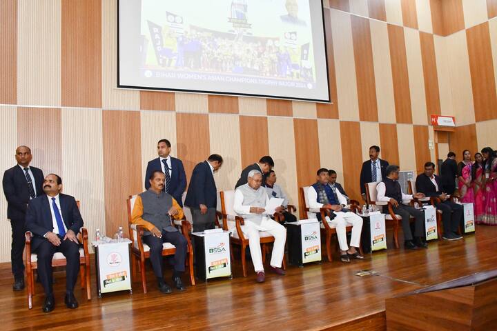 कार्यक्रम में नालंदा विश्वविद्यालय के वाइस चांसलर अभय कुमार सिंह, भवन निर्माण विभाग, सूचना एवं जन-सम्पर्क विभाग, खेल विभाग, बिहार राज्य खेल प्राधिकरण, बिहार पुलिस अकादमी, नालंदा जिला प्रशासन, गया जिला प्रशासन की टीम को भी इस आयोजन में उत्कृष्ट कार्य एवं सहयोग करने के लिए मुख्यमंत्री ने प्रशास्ति पत्र देकर सम्मानित किया.