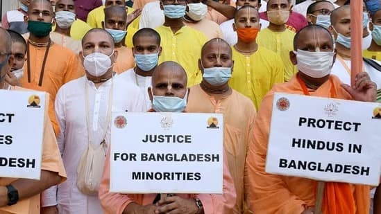 पासपोर्ट-वीजा के बावजूद भारत नहीं आने दे रहा बांग्लादेश! ISKCON के सदस्यों को बॉर्डर पर रोका पासपोर्ट-वीजा के बावजूद भारत नहीं आने दे रहा बांग्लादेश! ISKCON के सदस्यों को बॉर्डर पर रोका