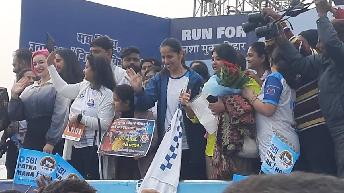 Bihar Marathon: पटना में ‘रन फॉर नशा मुक्त बिहार’ में साइना नेहवाल का जलवा, दौड़ में शामिल युवाओं का बढ़ाया हौसला