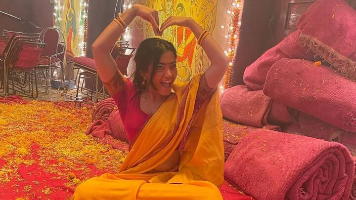 புஷ்பா படத்தில் நடிகை ராஷ்மிகா மந்தனா ஸ்ரீவள்ளி என்ற கதாபாத்திரத்தில் நடித்துள்ளார். முழுக்க முழுக்க கிராமத்து பெண்ணாக இந்த படத்தில் ராஷ்மிகா மந்தனா நடித்துள்ளார். இந்தப் படத்தில் இருந்து Peelings பாடல் வெளியாகி ரசிகர்கள் மத்தியில் வரவேற்பை பெற்றுள்ளது.