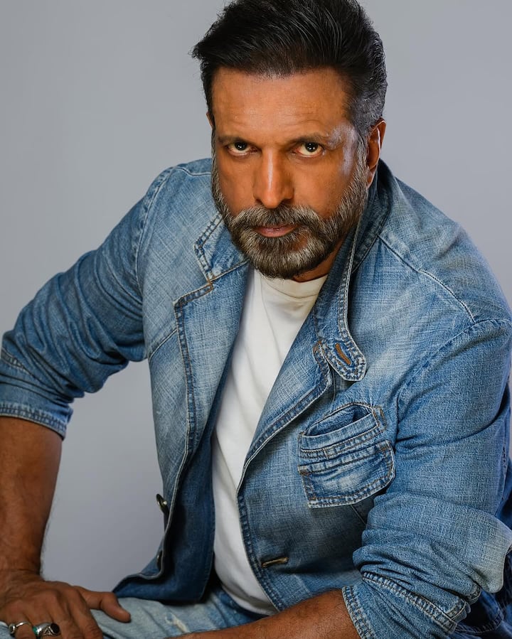 जावेद जाफरी फिल्म ‘मेरी जंग’ से अपना करियर शुरू किया था. पहली ही फिल्म में वो विलेन के किरदार में नजर आए थे. इस फिल्म से उन्हें खूब शोहरत और पहचान मिली थी. इसके बाद उन्होंने कभी पीछे मुड़कर नहीं देखा.