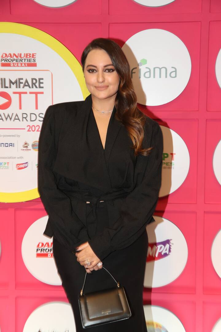 अभिनेत्री बॉलिवूडमध्ये दीर्घकाळापासून आहे, मात्र तिने या कालावधीत तिच्या नावावर असणाऱ्या हिटची संख्या तशी कमी आहे.