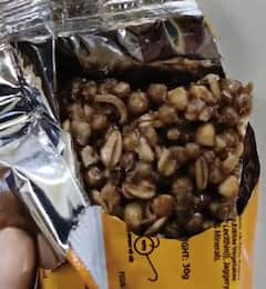 Palghar : पालघर जिल्हा परिषदेच्या शाळांमध्ये शिकणाऱ्या विद्यार्थ्यांच्या जीवाशी खेळ, पोषण आहारात आढळल्या बुरशी आणि जिवंत अळ्या