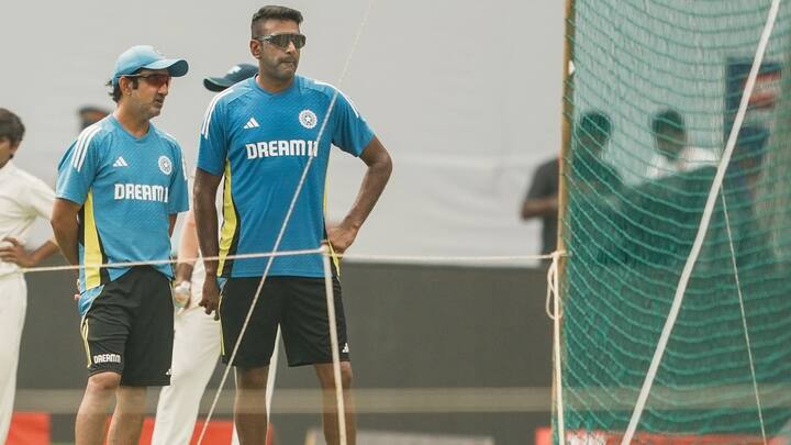 আর ভারত যদি ২-৩ ব্যবধানে চলতি সিরিজে হেরে যায়? তাহলেও ফাইনালে খেলতে পারেন রোহিত শর্মারা। সেক্ষেত্রে নিউজ়িল্যান্ড বনাম ইংল্যান্ড সিরিজ ও দক্ষিণ আফ্রিকা বনাম শ্রীলঙ্কা সিরিজ ১-১ ব্যবধানে শেষ হতে হবে। পাশাপাশি দক্ষিণ আফ্রিকা বনাম পাকিস্তান সিরিজও ড্র হতে হবে। আর শ্রীলঙ্কা বনাম অস্ট্রেলিয়া সিরিজ ০-০ ব্যবধানে শেষ হতে হবে, ১-১ নয়। অর্থাৎ, কোনও দলকেই কোনও ম্যাচ জিতলে চলবে না। ছবি - পিটিআই